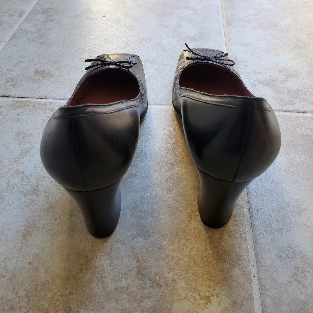 Etienne Aigner Black Leather Square-Toe Bow Pumps